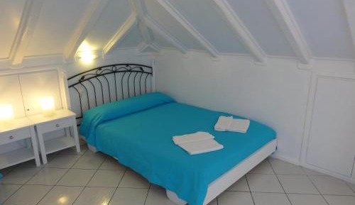 Studio - Attic (2-4 Adults)