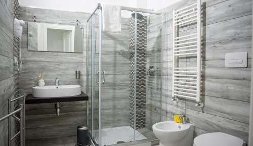 Twin Room with Private Bathroom