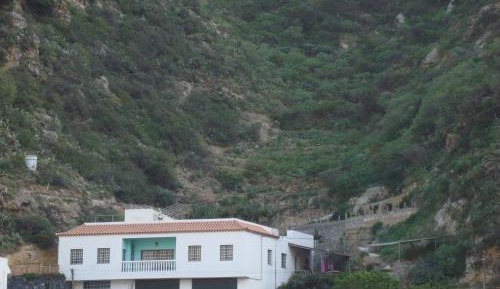 Apartment with Mountain View