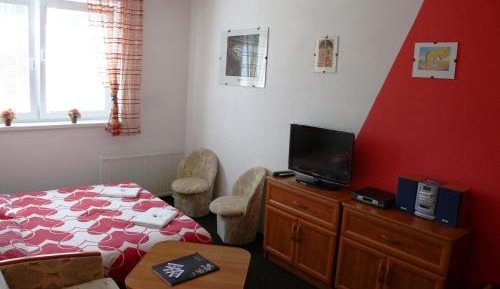 Studio (3 Adults)