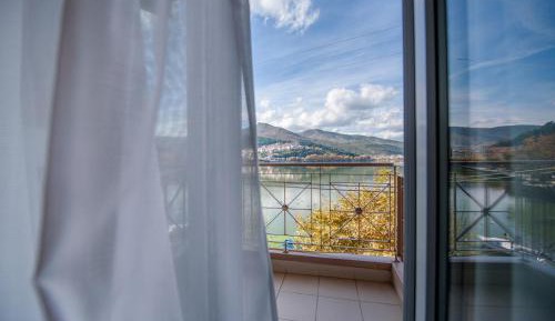 Double or Twin Room with Lake View