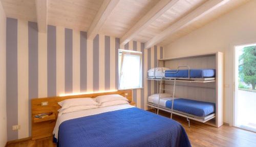 Quadruple Room with Private Bathroom