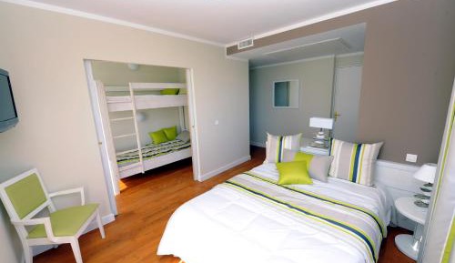 Family Room (2 Adults + 2 Children)