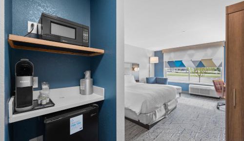 Standard King Room with Mobility Accessible Roll-In Shower