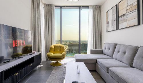One-Bedroom Apartment with Pool View