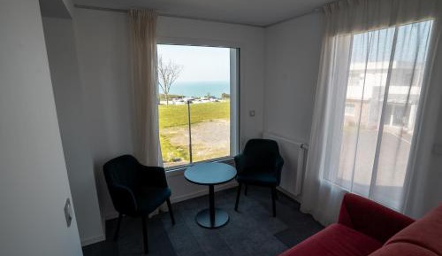 Deluxe Room (2 Adults + 1 Child)