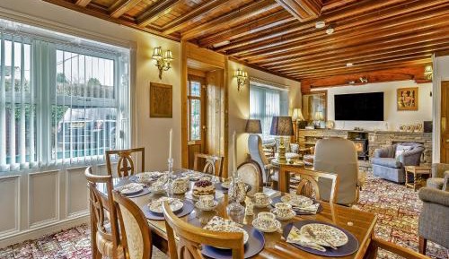 Four-Bedroom Holiday Home