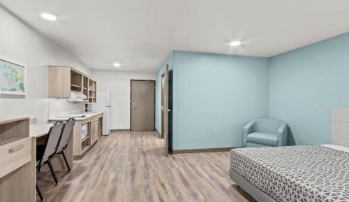 Queen Suite with Roll-In Shower - Disability Access/Non Smoking