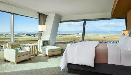 King Junior Suite with Tub - Mobility Accessible