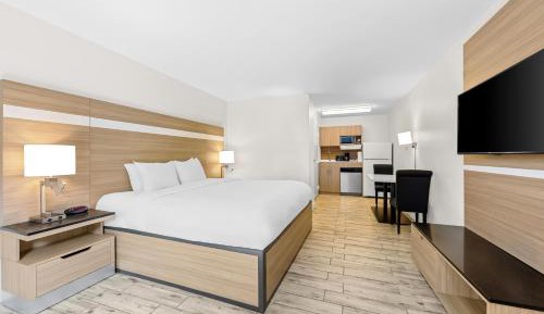King Room with Roll-In Shower - Disability Access/Non Smoking