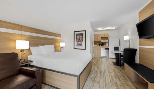 Queen Room with Tub - Disability Access/Non Smoking