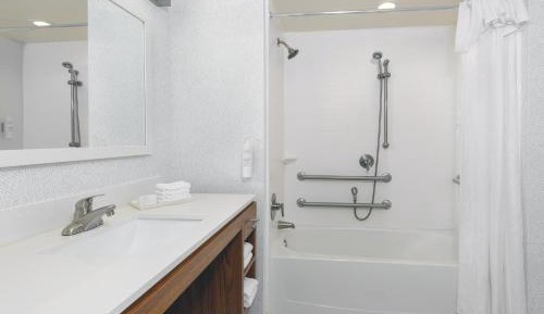 Queen Studio with Two Queen Beds - Mobility and Hearing Access/Non-Smoking
