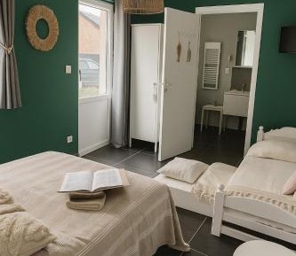 Deluxe Double Room (2 Adults + 1 Child)