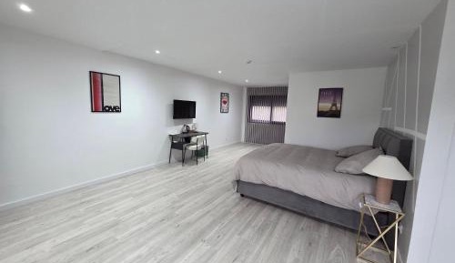 Queen Suite with Spa Bath