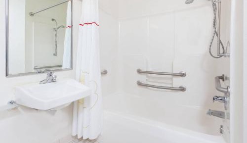 Queen Room with Accessible Tub - Accessible/Non Smoking