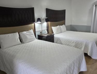 Deluxe Queen Room with Two Queen Beds