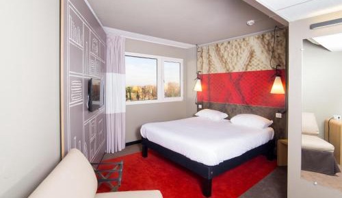 Standard Room with One Double Bed and One Sofa