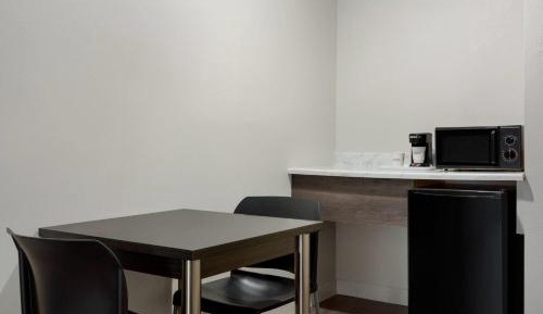 Business Queen Room - Non-Smoking