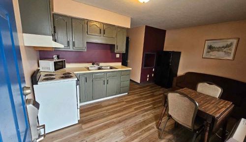 Deluxe Queen Suite