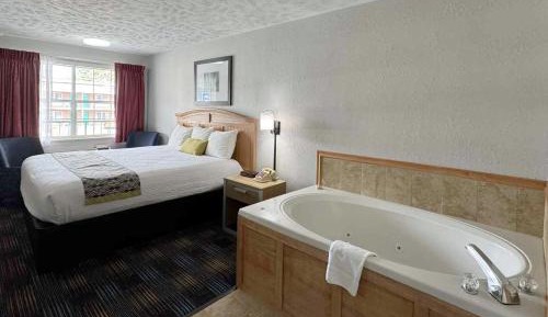 King Suite with Spa Bath