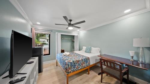 Queen Room with Garden View