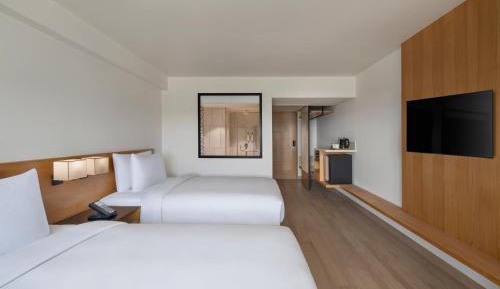Premium Larger Twin Room with Two Twin Beds, Airport View and City View: Enjoy 15% discount on F&B and Laundry services