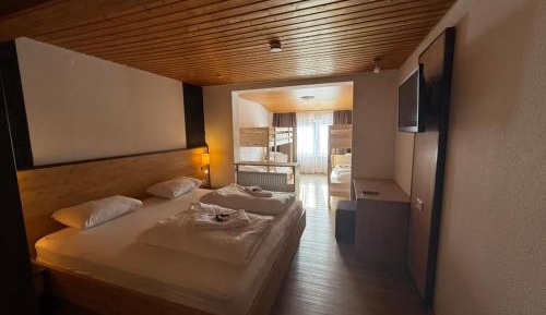 Deluxe Family Room
