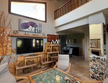 Five-Bedroom Deluxe Apartment