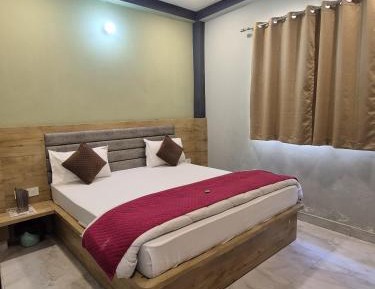 Deluxe Double Room (2 Adults + 1 Child)