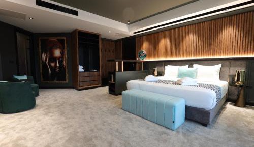 The Skyview Suite