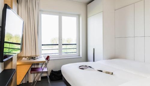 Standard Room With Three Single Beds