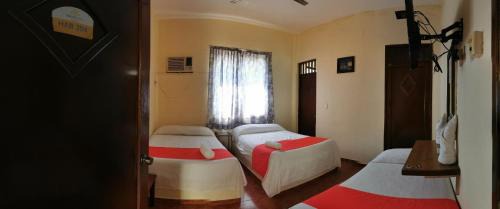 Basic Triple Room with Shared Bathroom