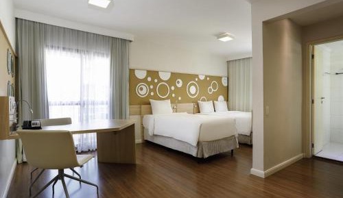 One-Bedroom Apartment with One Queen Bed and One Single Bed
