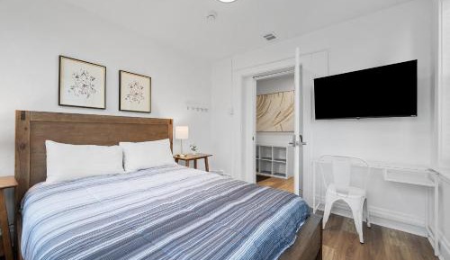 Queen Room with Shared Bathroom