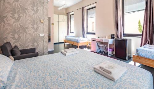 Quadruple Room with Private Bathroom