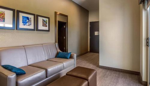 King Suite with Balcony - Non-Smoking
