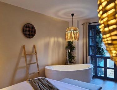 King Suite with Spa Bath