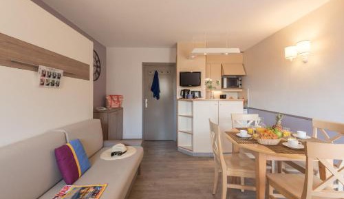 Studio with Sleeping Alcove (4 Adults)