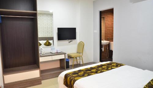 Deluxe Queen Room