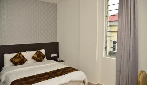 Deluxe Queen Room with Window