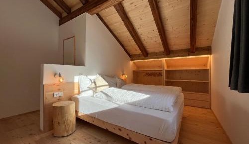 Two-Bedroom Apartment with Mountain View