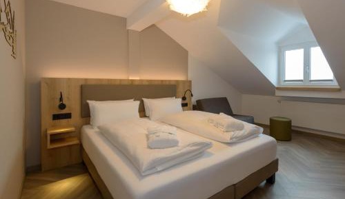 Standard Queen Room
