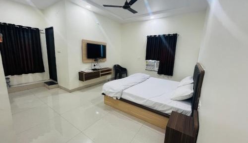 Deluxe Room (2 Adults + 1 Child)