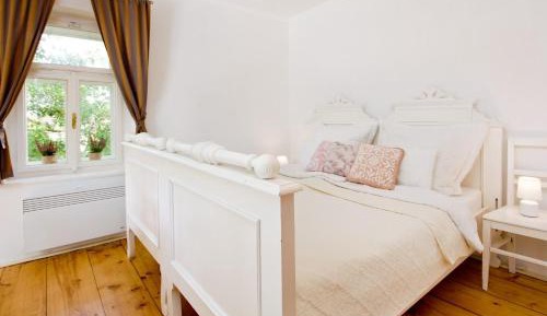 One-Bedroom Apartment with Garden View