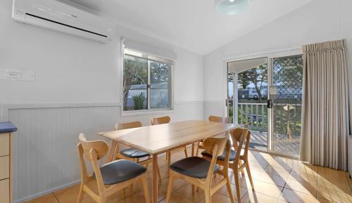Two-Bedroom Cottage with Garden View - Spa Bath