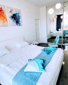 Apartment Deluxe with Balcony and Sea View