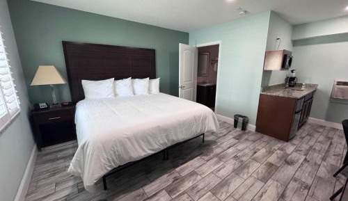 Standard King Room