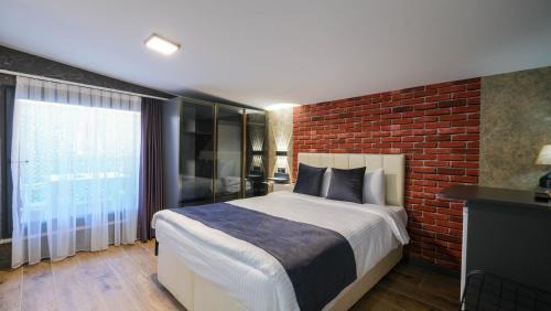 King Room with Balcony