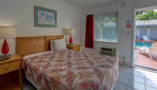 Queen Room with Pool View