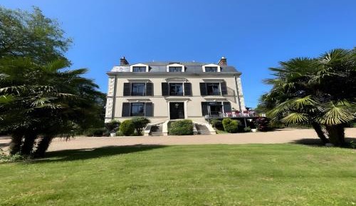 Eleven-Bedroom Holiday home